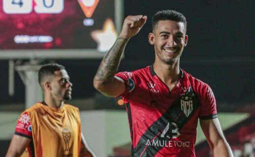 Jefferson defende o Atlético-GO