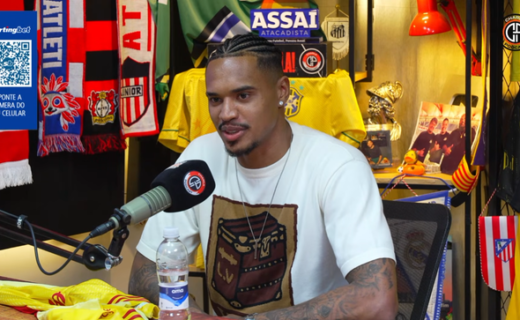 Vasco e Flamengo disputam contratação do goleiro John, do Nottingham Forest, com propostas previstas após o Brasileirão