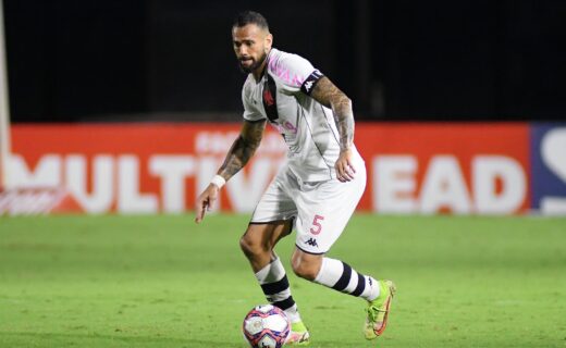 Leandro Castan afirma em entrevista que o Vasco ainda lhe deve pagamentos