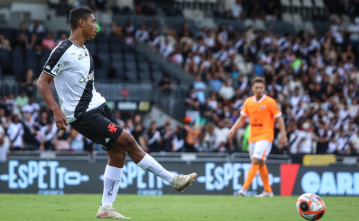 Lyncon, zagueiro do Vasco emprestado ao CRB, marca primeiro gol na Série B e acompanha desempenho do clube nas Copas