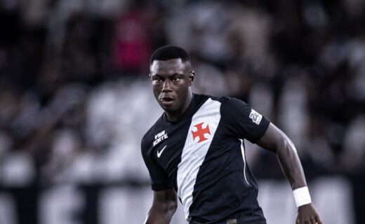 Marino Hinestroza é cotado para substituir Andrés Gomez no clássico contra o Botafogo nesta quarta-feira