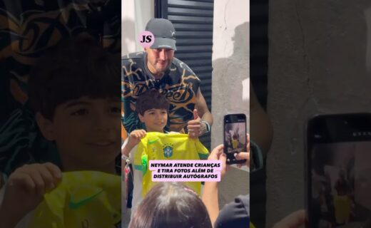 Crianças vascaínas se encontram com Neymar em São Januário