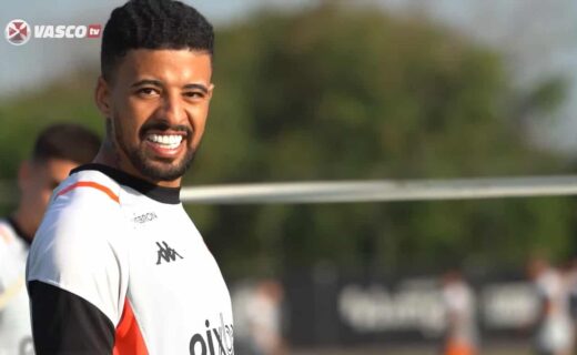 Paulinho em treino do Vasco