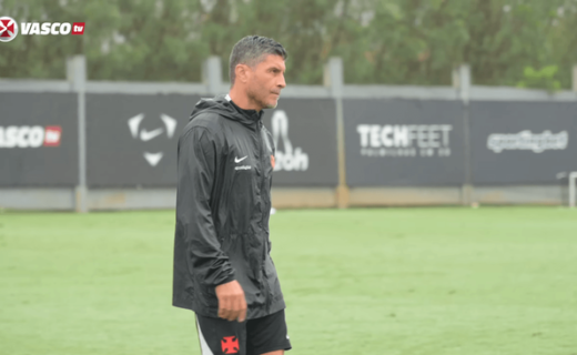 Pedro Emanuel aproveita intervalo sem jogos para aprimorar táticas e recuperar jogadores do Vasco antes do clássico contra o Botafogo