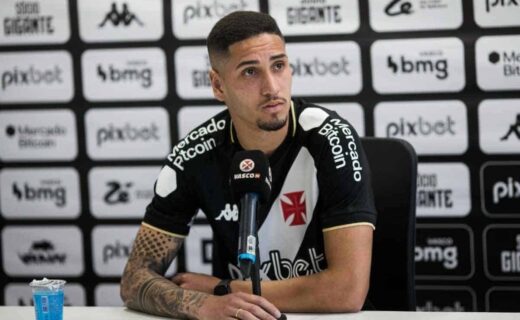 Bruno Praxedes durante apresentação pelo Vasco