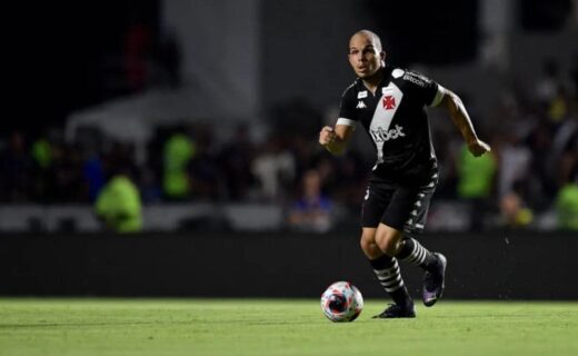 Rodrigo em campo pelo Vasco