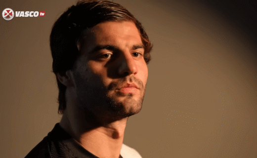 Santiago Sosa lidera ações defensivas e interceptações entre meio-campistas da Série A desde sua estreia pelo Vasco
