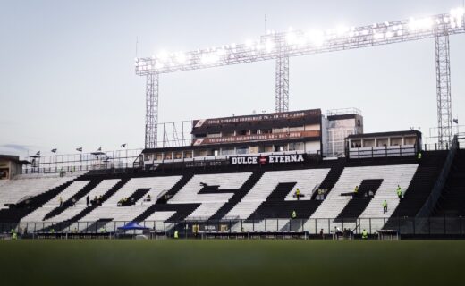 Jogadores encerram aquecimento em São Januário antes de Vasco x Remo