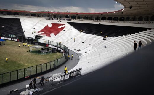 Vasco derrota Coritiba por 5 a 0 e deixa a zona de rebaixamento na rodada 28 do Campeonato Brasileiro